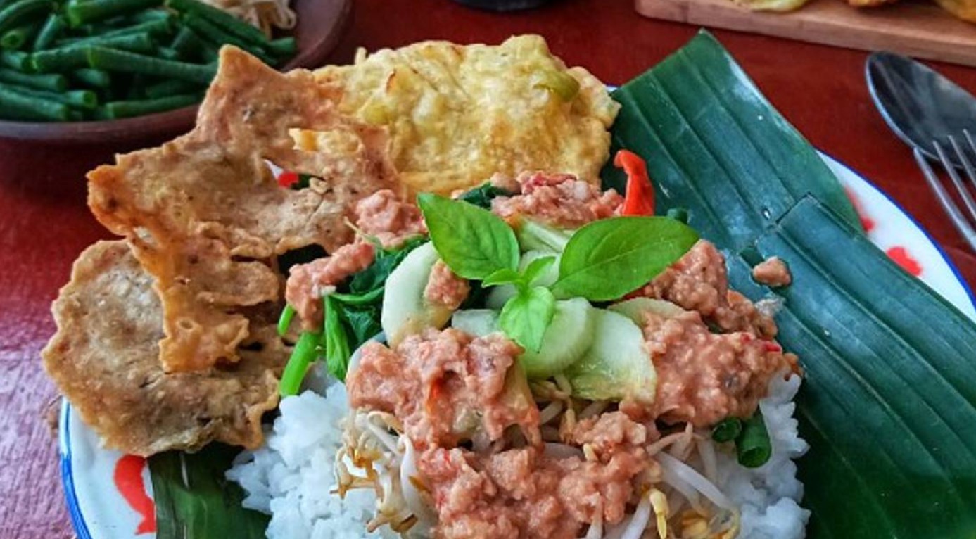 Ilustrasi kalori dan gizi pada nasi pecel