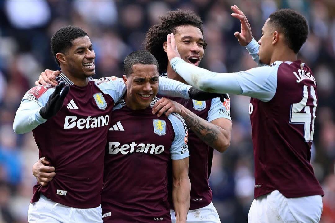 Skuad Aston Villa bersiap melawan PSG.