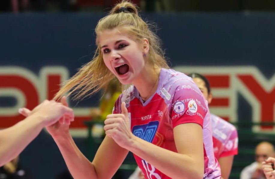 Anna Davyskiba jadi andalan Gresik Petrokimia saat Megawati Hangestri absen dalam laga melawan jakarta Electric PLN di final four Proliga 2025 seri Semarang.
