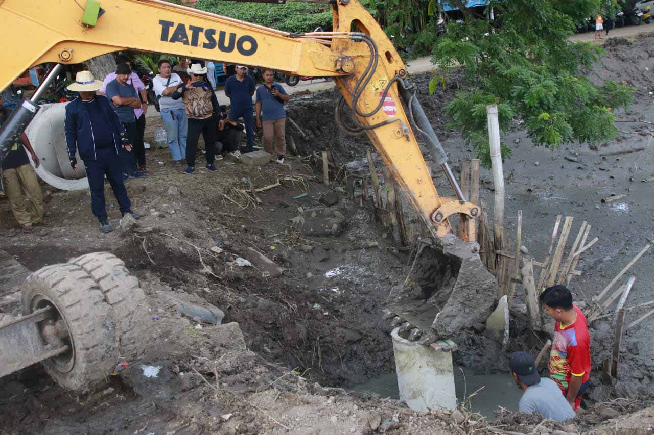 Wali Kota Madiun Maidi meninjau proses revitalisasi sumur kuno di Ngrowo Bening, Minggu (6/4) lalu. FOTO:&nbsp;DISKOMINFO/JAWA POS RADAR MADIUN