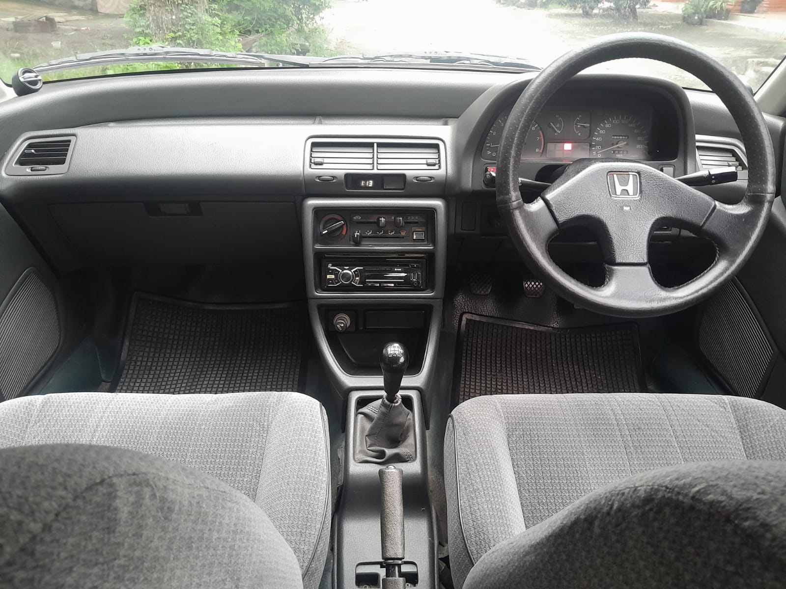 Interior Honda Grand Civic yang masih terawat dengan baik.