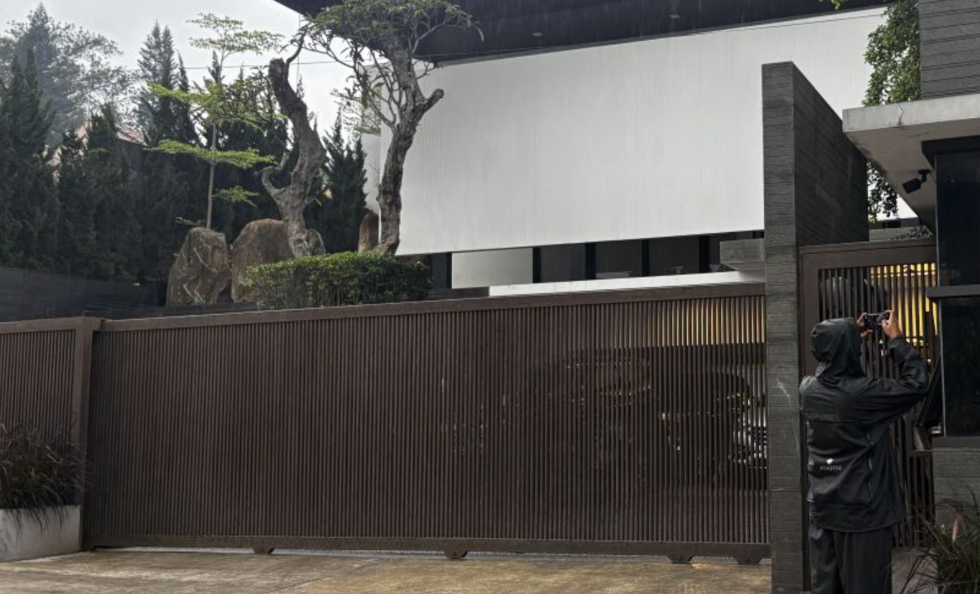 Rumah Ridwan Kamil sepi usai digeledah oleh KPK.