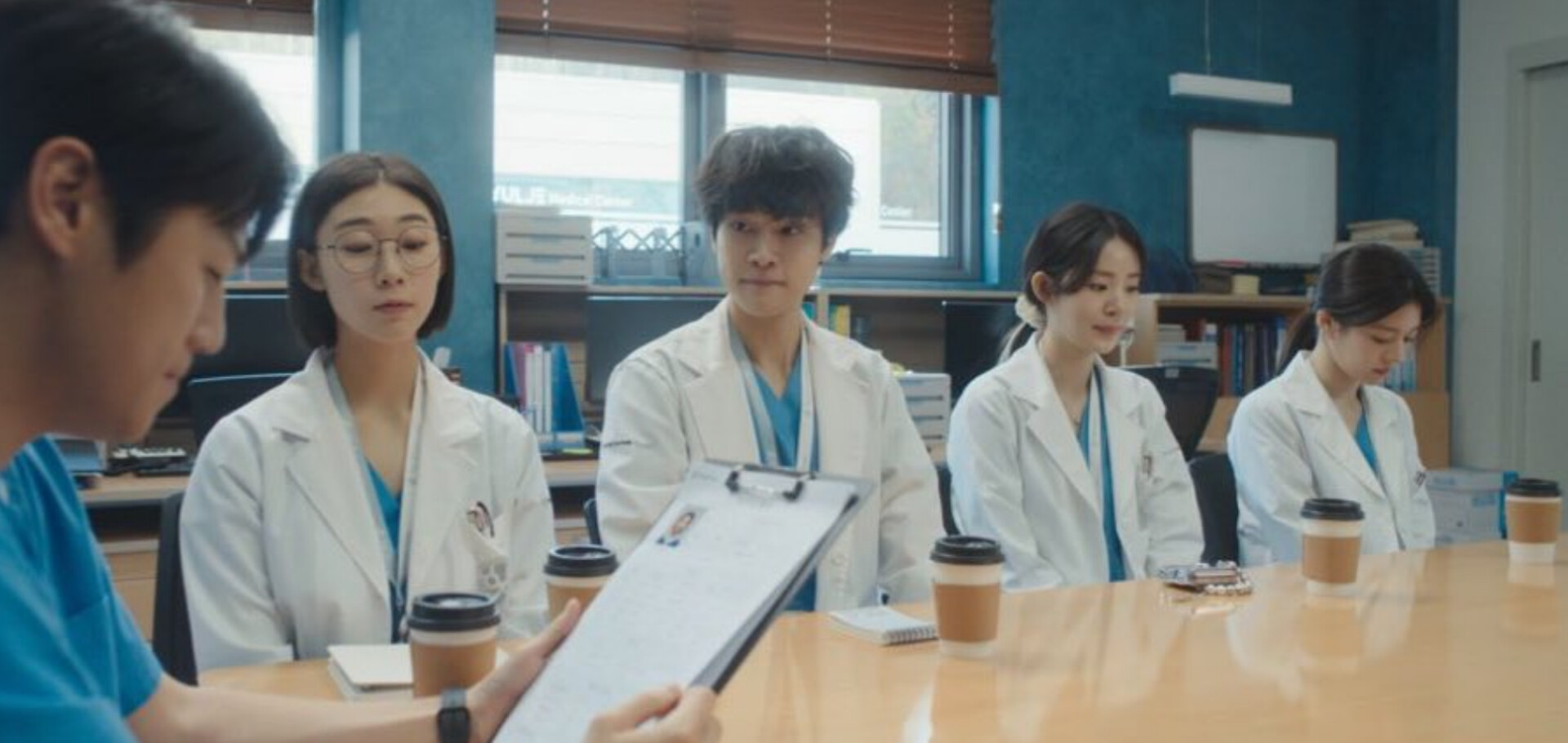 Mengenal para pemeran drama korea terbaru Resident Playbook yang merupakan spin-off dari Hospital Playlist yang saat ini tayang di Netflix. FOTO: kdramadiary