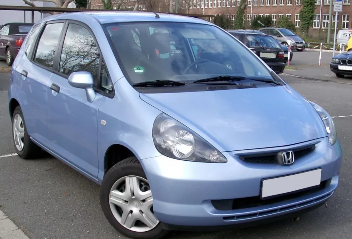 Honda Jazz generasi pertama.
