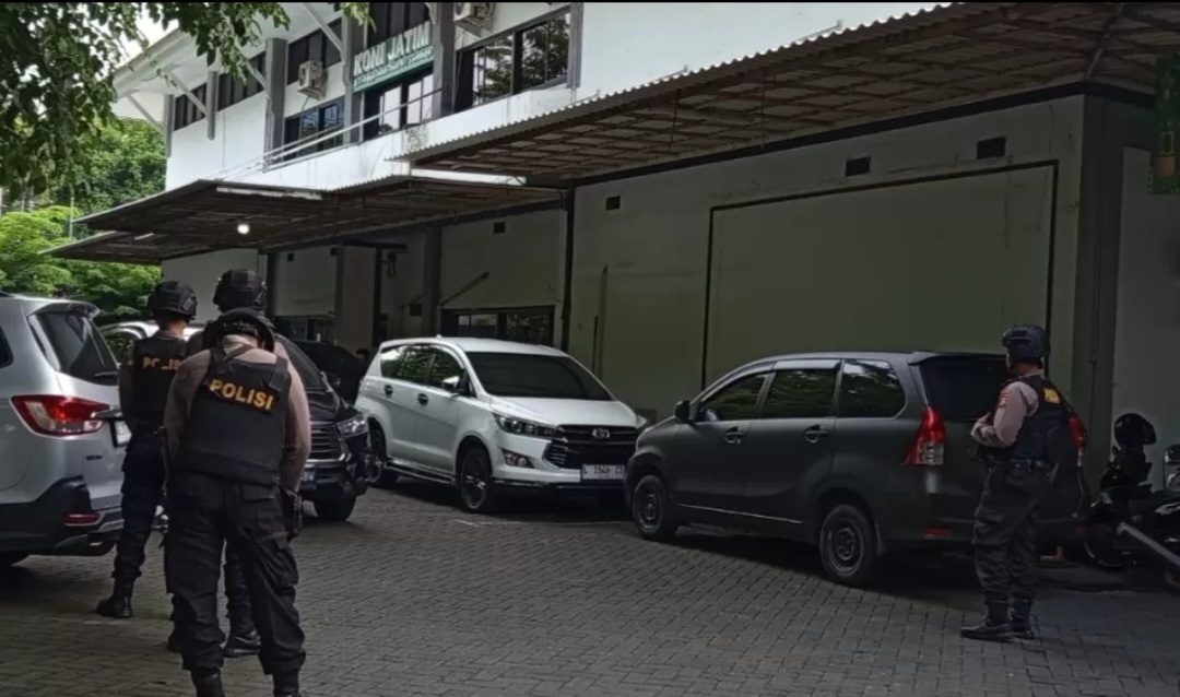 Selama 6 jam kantor KONI Jatim diobok-obok KPK.