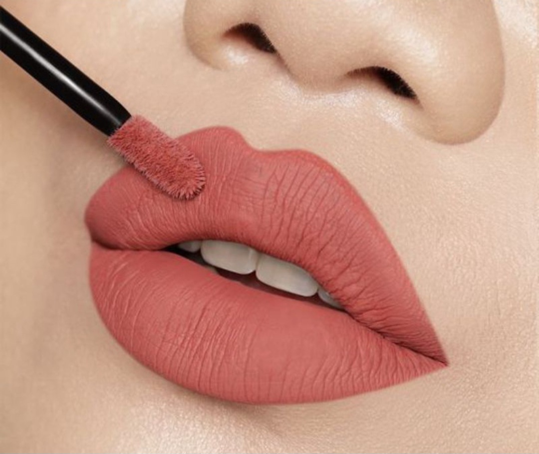 Rekomendasi lipstik matte terbaik yang awet di bibir.