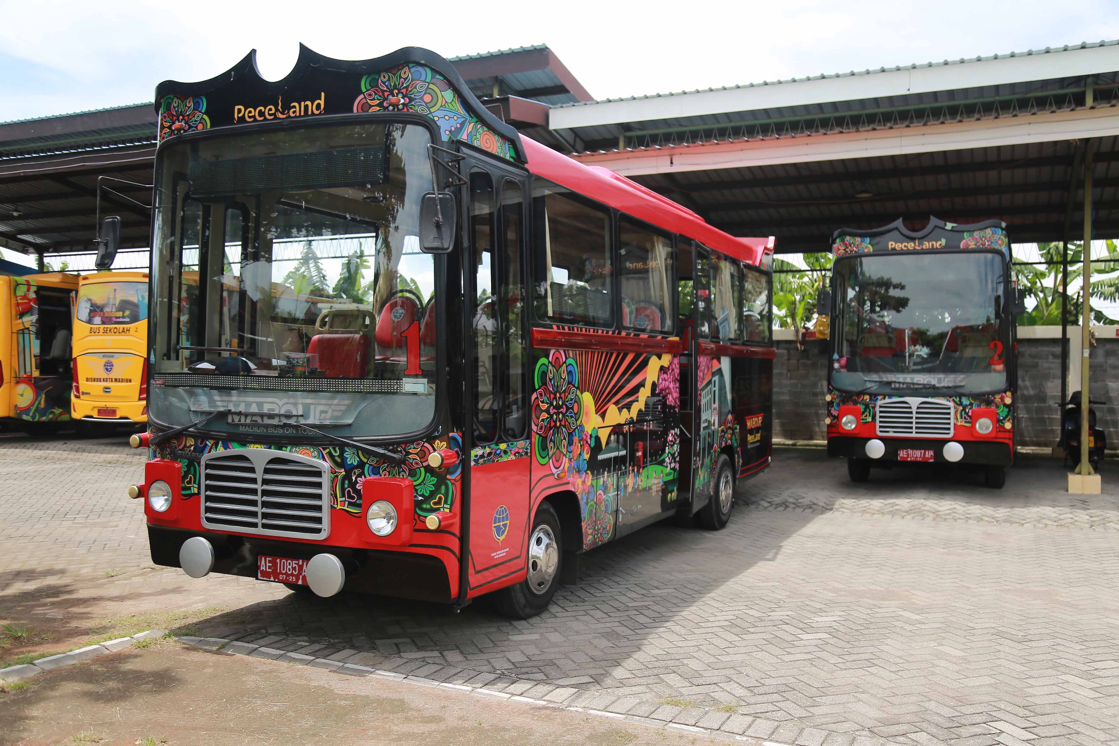 Operasional bus pariwisata yang melayani perjalanan ke sejumlah destinasi di Kota Madiun bakal ditambah tahun ini dengan Heritage Express. ILUSTRASI FOTO: BAGAS BIMANTARA/RADAR MADIUN