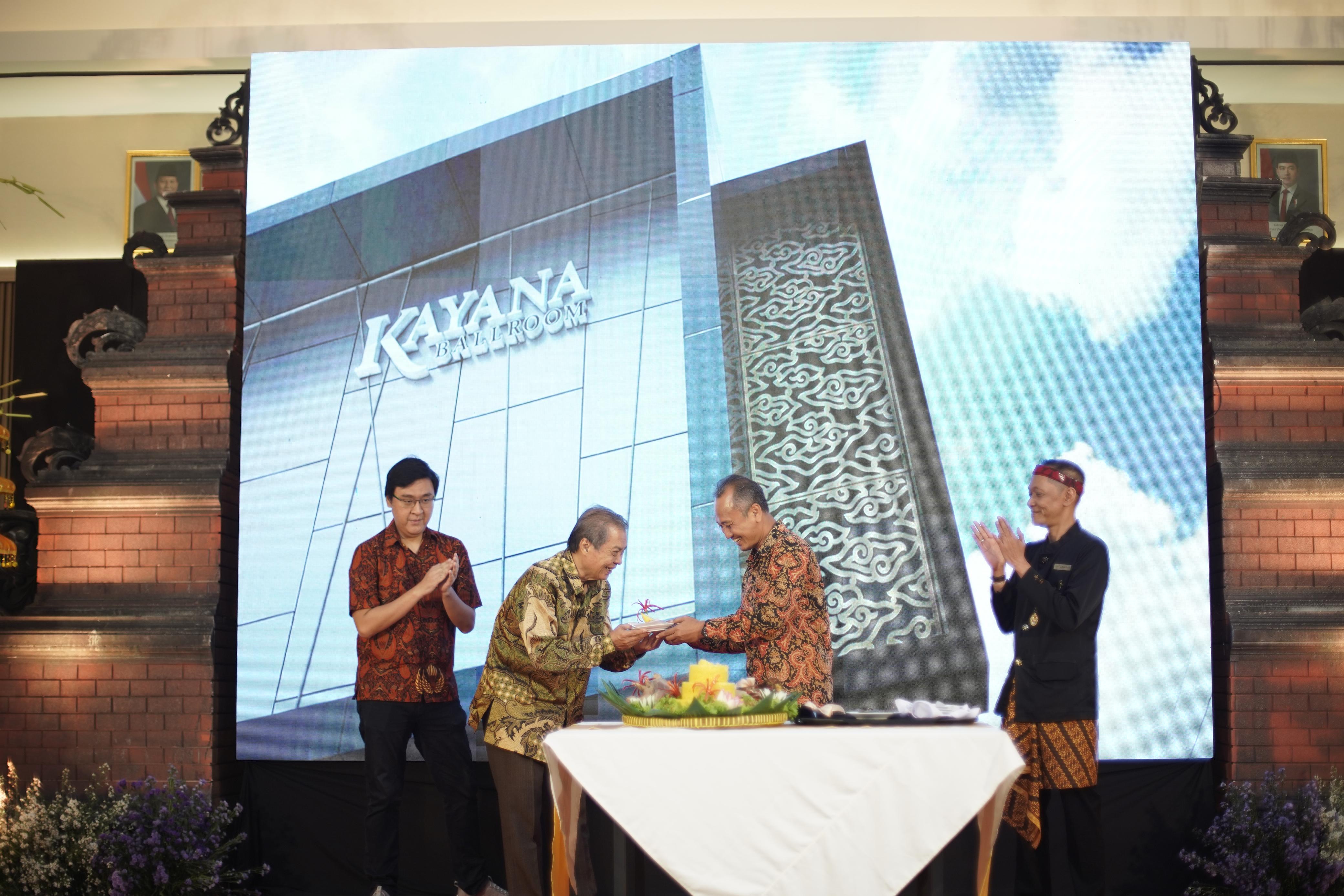 Peresmian Kayana Ballroom oleh Owner Votel Kartika Madiun Andi Budiman dan Boentoro, General Manager Votel Kartika Abadi Agung Budi Tama, serta Kepala Disbudparpora Kota Madiun Agus Purwowidagdo.