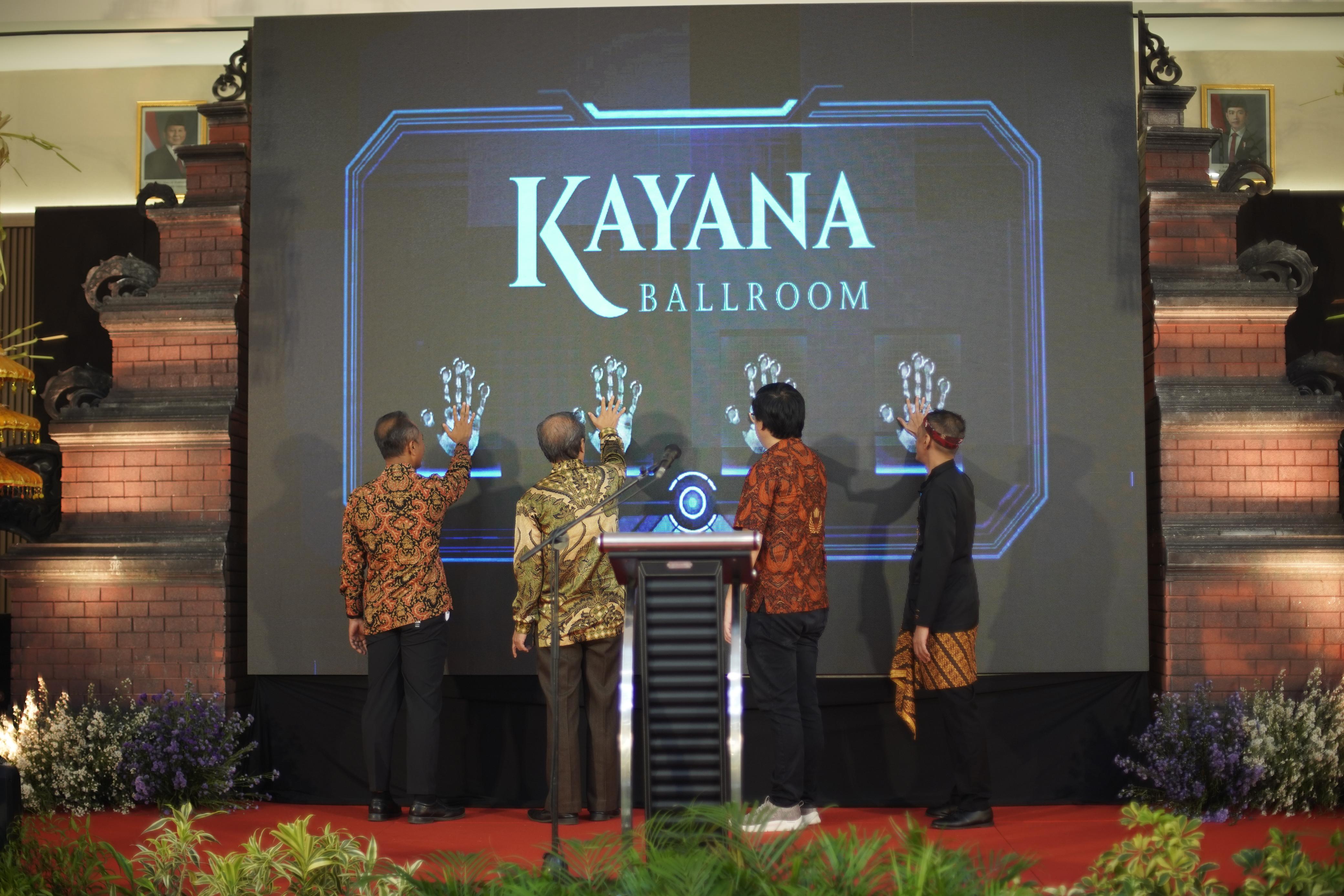 Peresmian Kayana Ballroom oleh Owner Votel Kartika Madiun Andi Budiman dan Boentoro, General Manager Votel Kartika Abadi Agung Budi Tama, serta Kepala Disbudparpora Kota Madiun Agus Purwowidagdo.