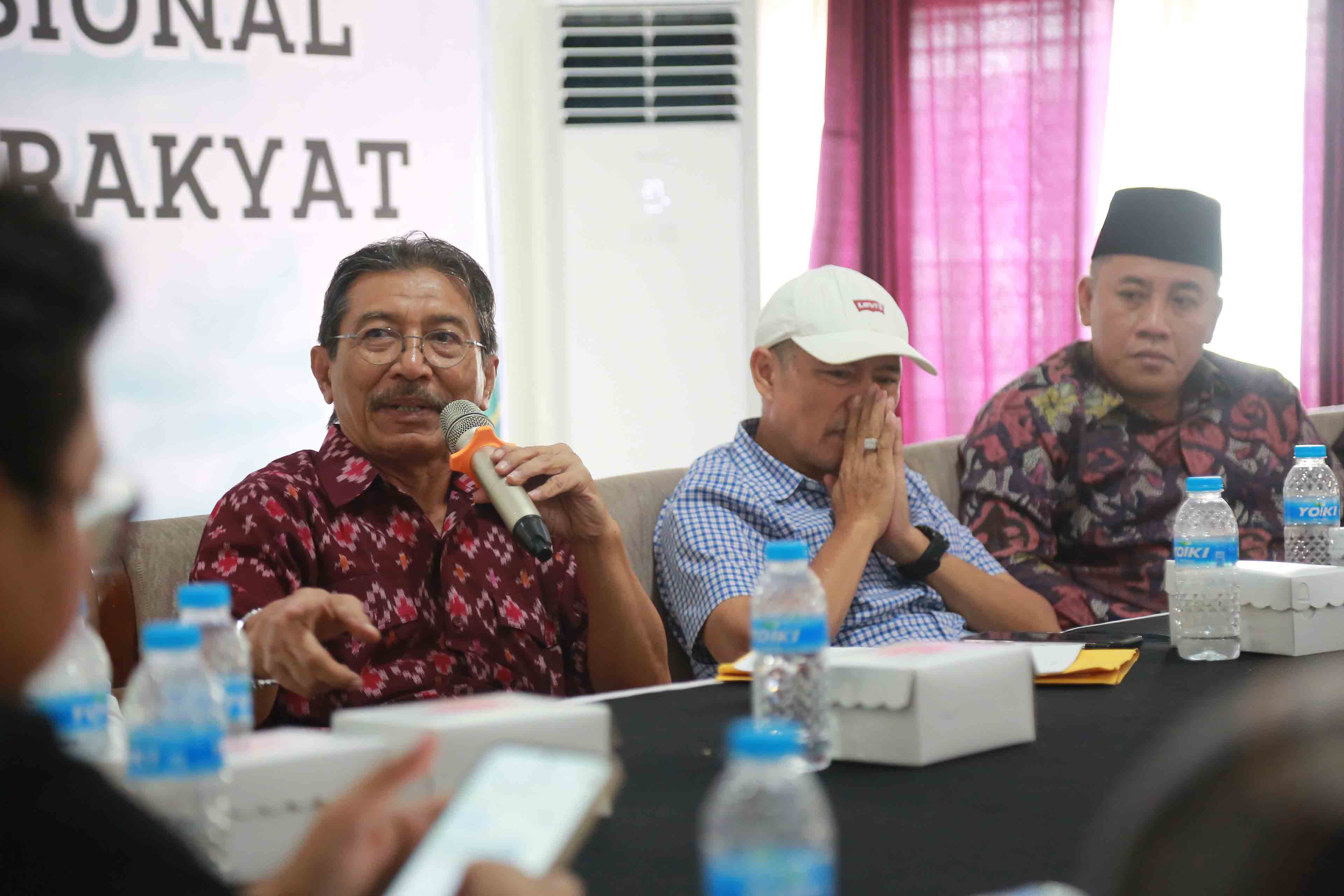 Dewan Pimpinan Nasional APTRI mengeluhkan rencana kebijakan pemerintah membuka keran impor gula saat menggelar konferensi pers di PG Rejo Agung Baru. FOTO:&nbsp;BAGAS BIMANTARA/RADAR MADIUN