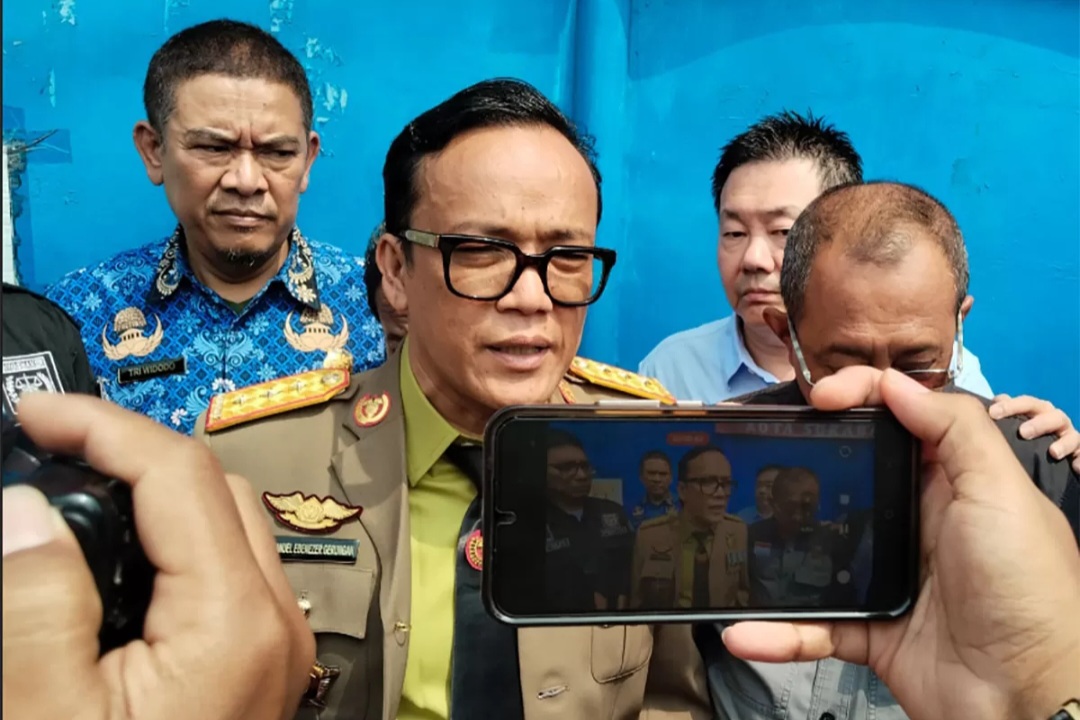 Wakil Menteri Ketenagakerjaan RI, Immanuel Ebenezer dibuat geram saat sidak ke perusahaan milik Jan Hwa Diana, UD Sentoso Seal di kawasan Margomulyo, Kamis (17/4).