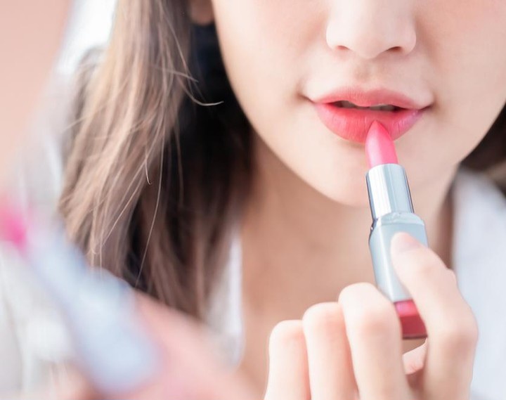Rekomendasi lipstik untuk bibir kering.