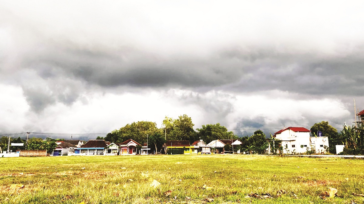 Waspada cuaca ekstrem hingga akhir April ini di wilayah Kabupaten Madiun. FOTO: DIAN RAHAYU/RADAR MADIUN