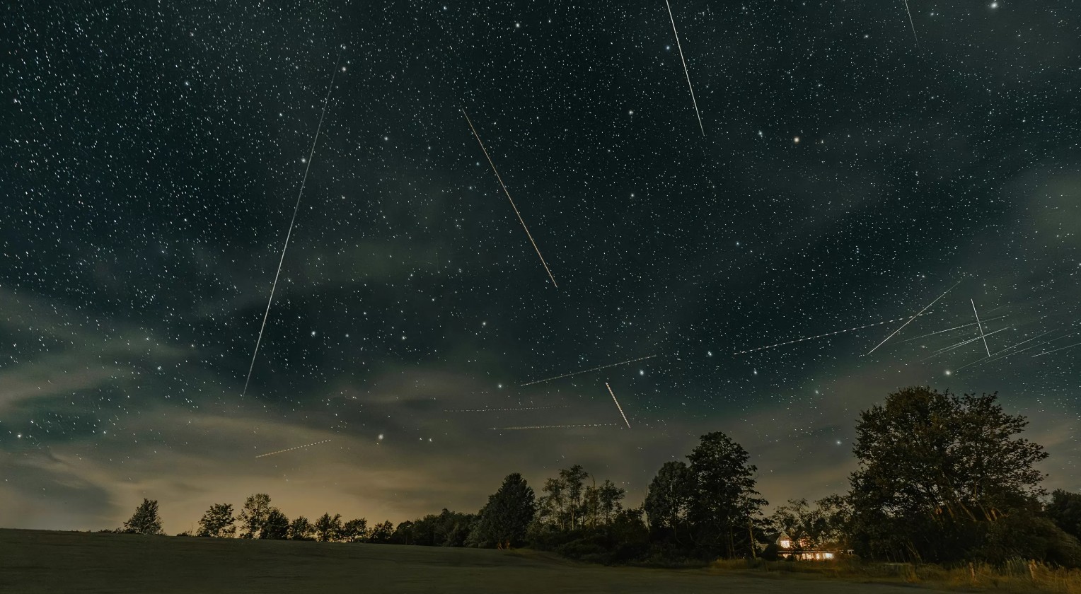 Ilustrasi hujan meteor.
