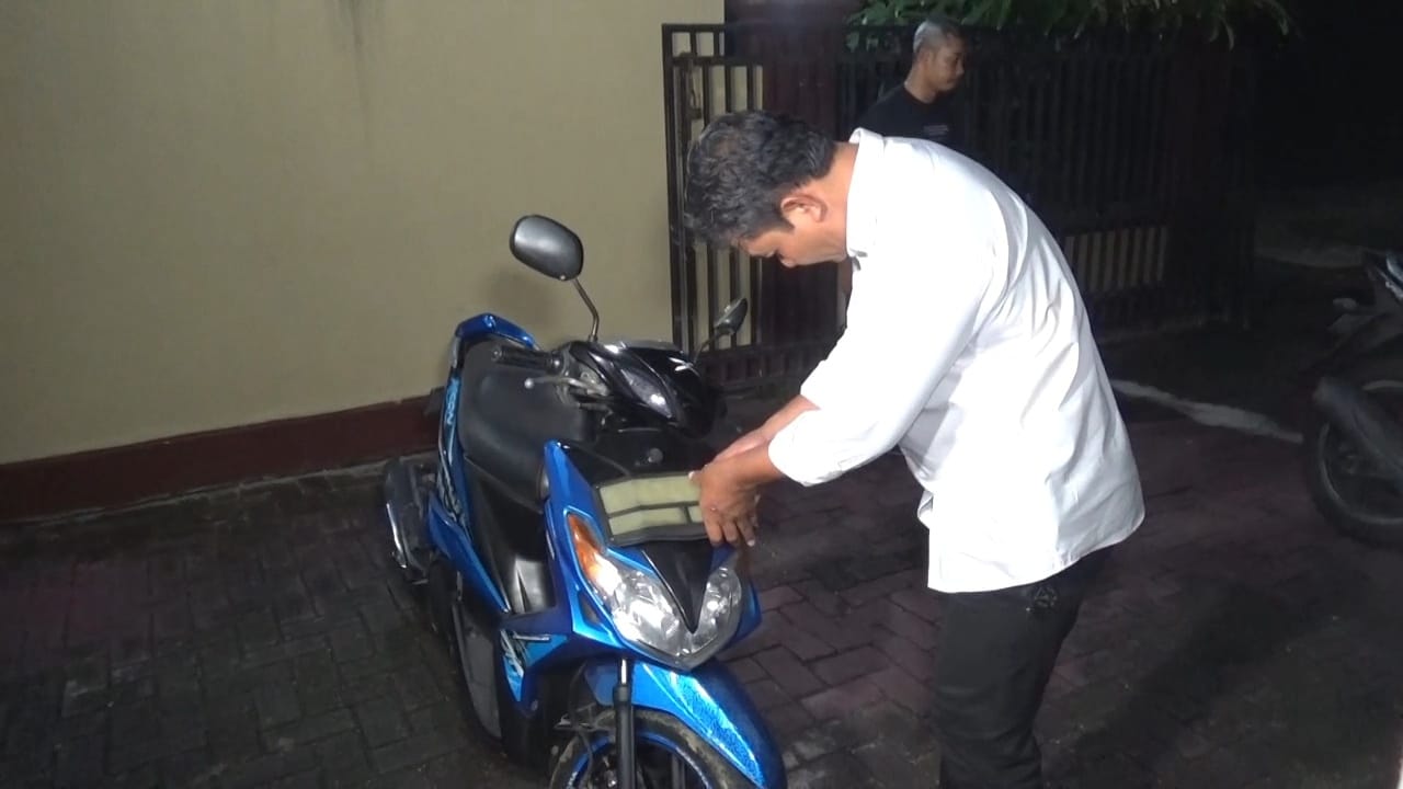 Polsek Sukorejo mengamankan Mochsin Paimin, tersangka pencurian sepeda motor di Desa Gandukepuh, Sukorejo, Ponorogo. FOTO: POLSEK SUKOREJO FOR RADAR PONOROGO