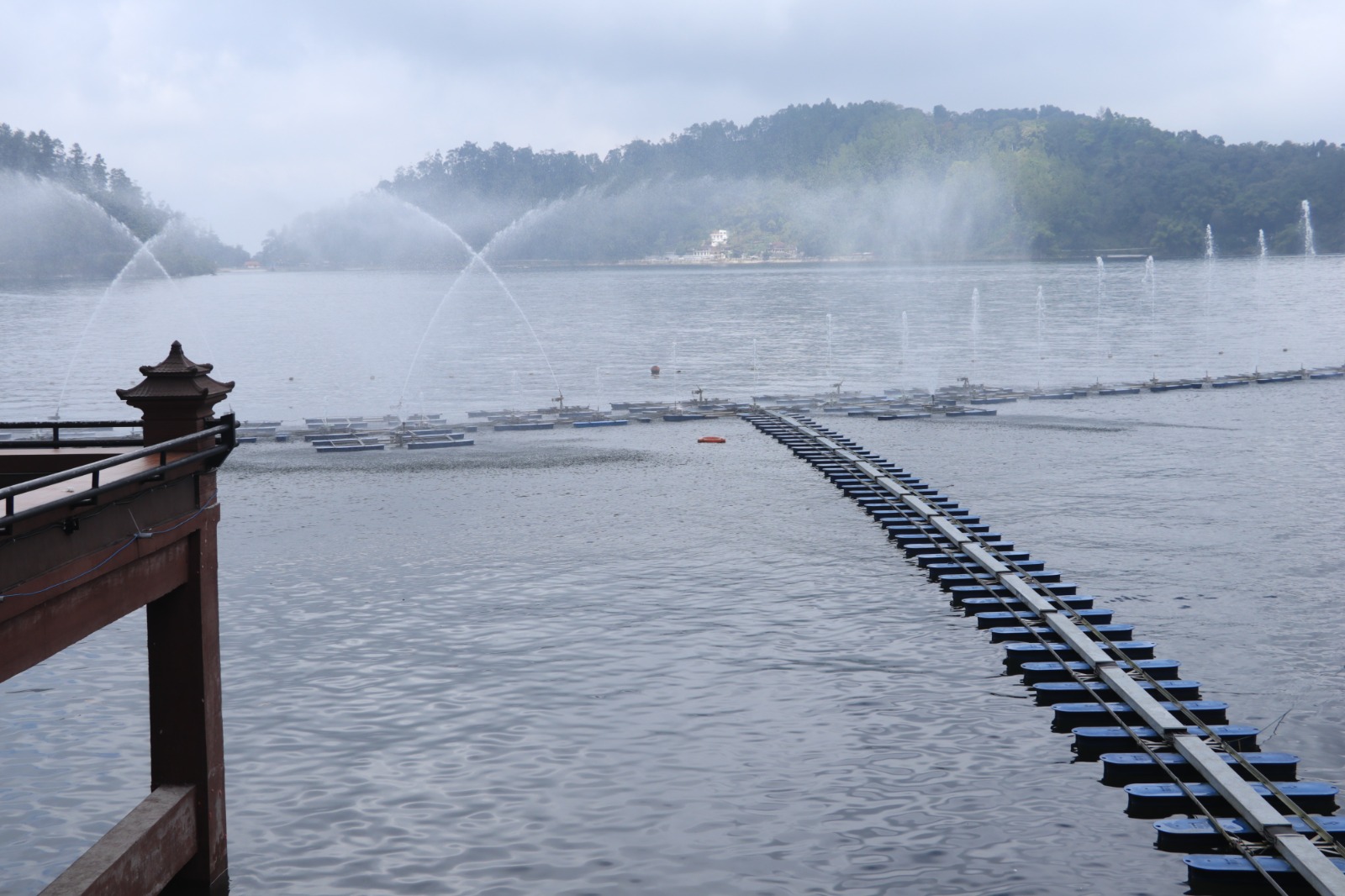 Telaga Ngebel menjadi desitinasi favorit wisatawan saat libur Lebaran 2025 di Ponorogo. FOTO: SUGENG DWI N/RADAR PONOROGO