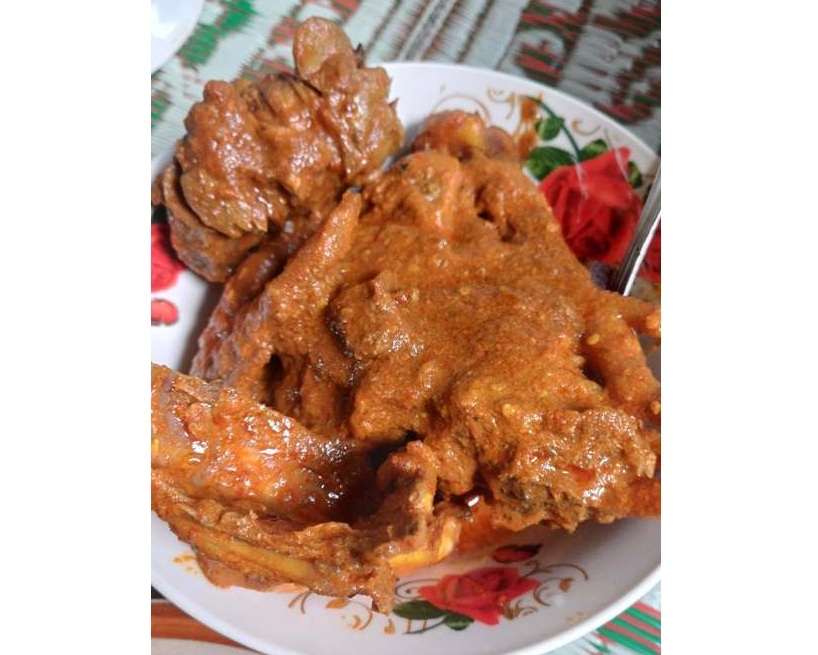 Ayam Sambel Bu Endang Madiun yang rasanya pedas banget.