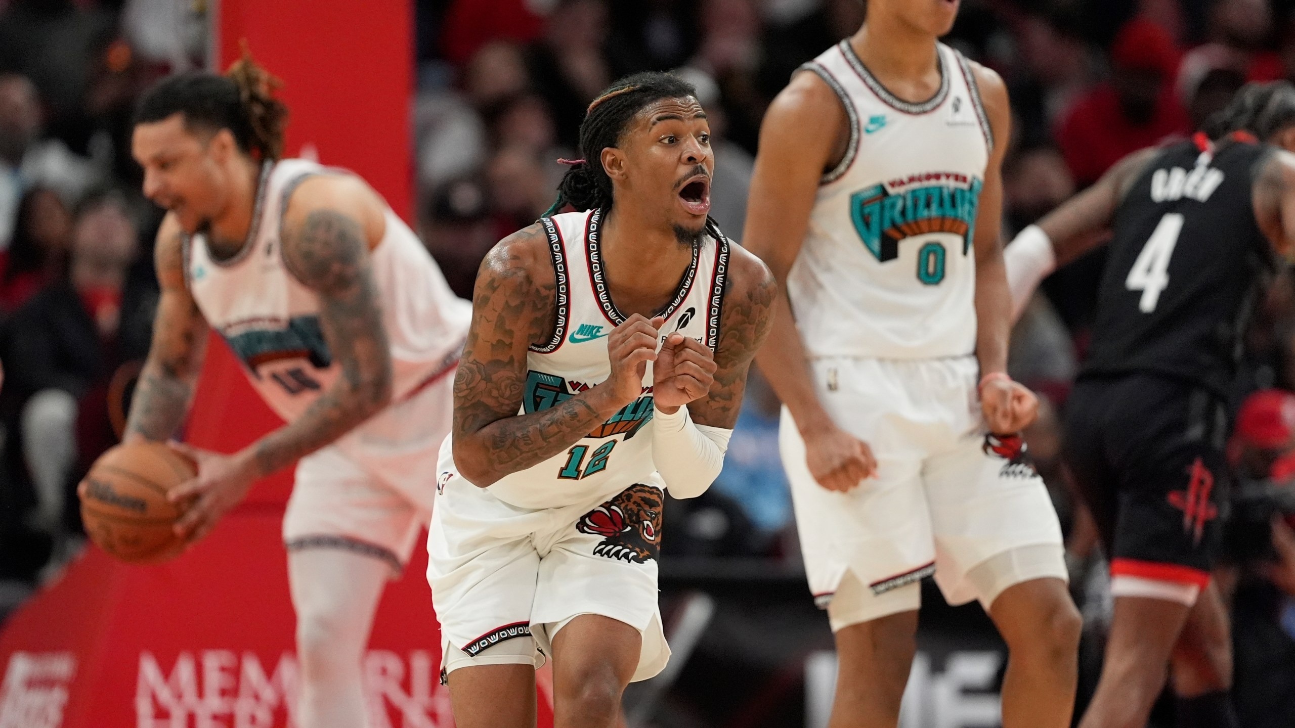 Grizzlies membungkam Mavericks 120-106 dan lolos ke Playoff NBA 2025.