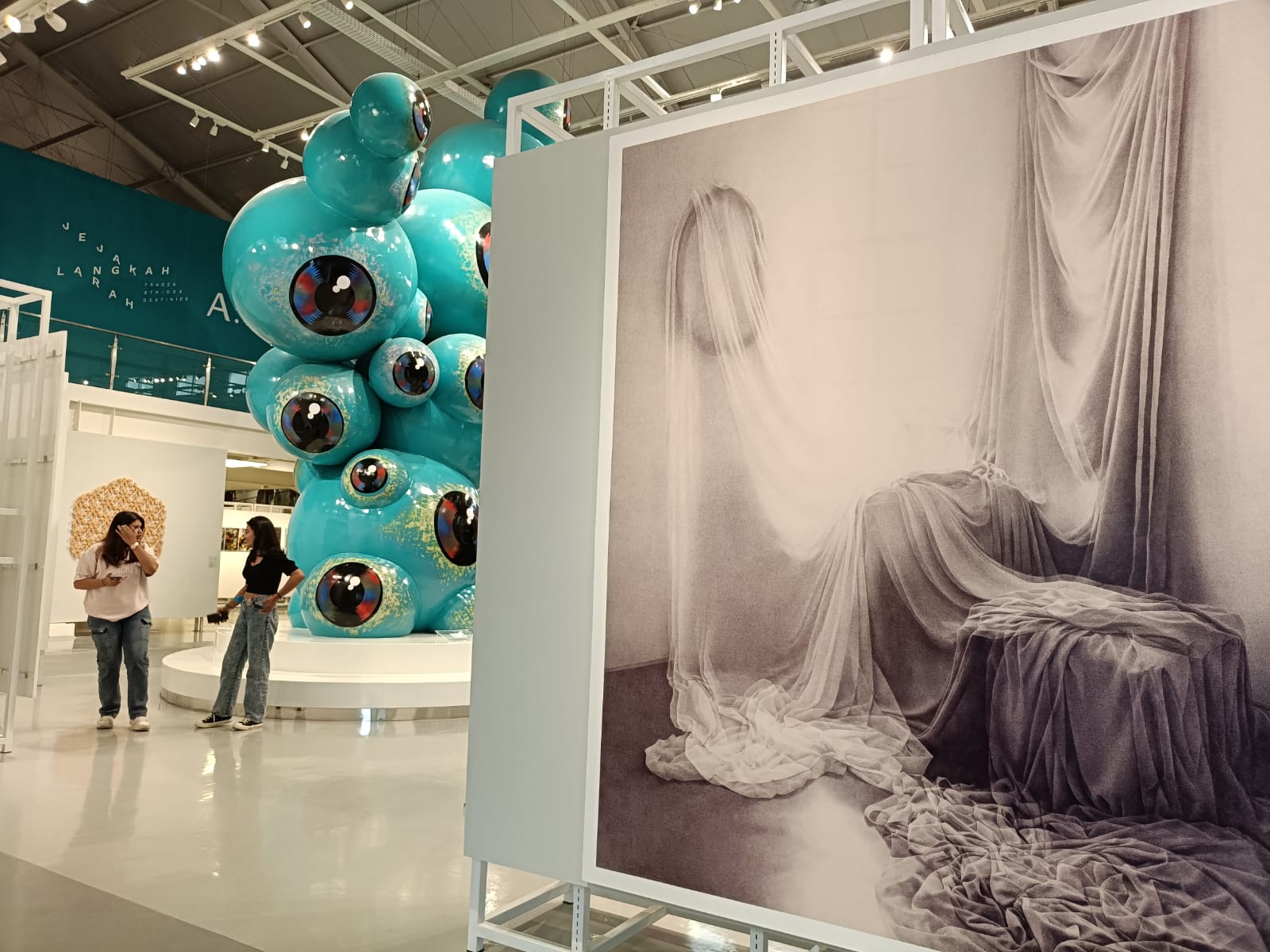 Tumurun Private Museum Solo tampilkan seni kontemporer dan modern.
