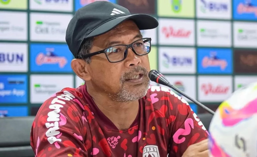 Aji Santoso saat masih menjadi pelatih PSPS Pekanbaru.
