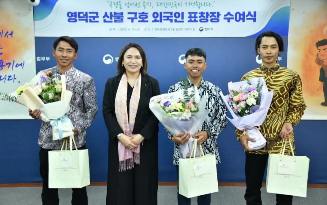 Tiga WNI diberi visa khusus dan penghargaan oleh Korea Selatan setelah aksi heroik selamatkan warga dari kebakaran hutan di Yeongdeok.