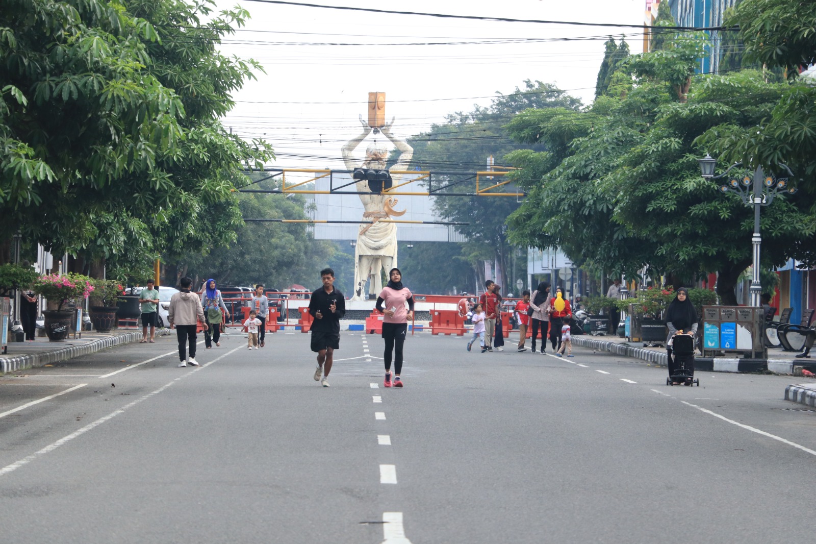 Sempat vakum selama Ramadan dan lebaran, CFD Hos Cokroaminoto Ponorogo kembali dibuka. FOTO: SUGENG DWI N/RADAR PONOROGO