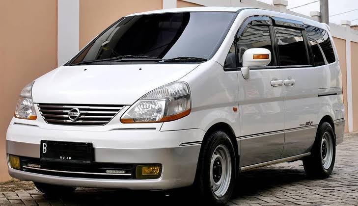 Nissan Serena C24.