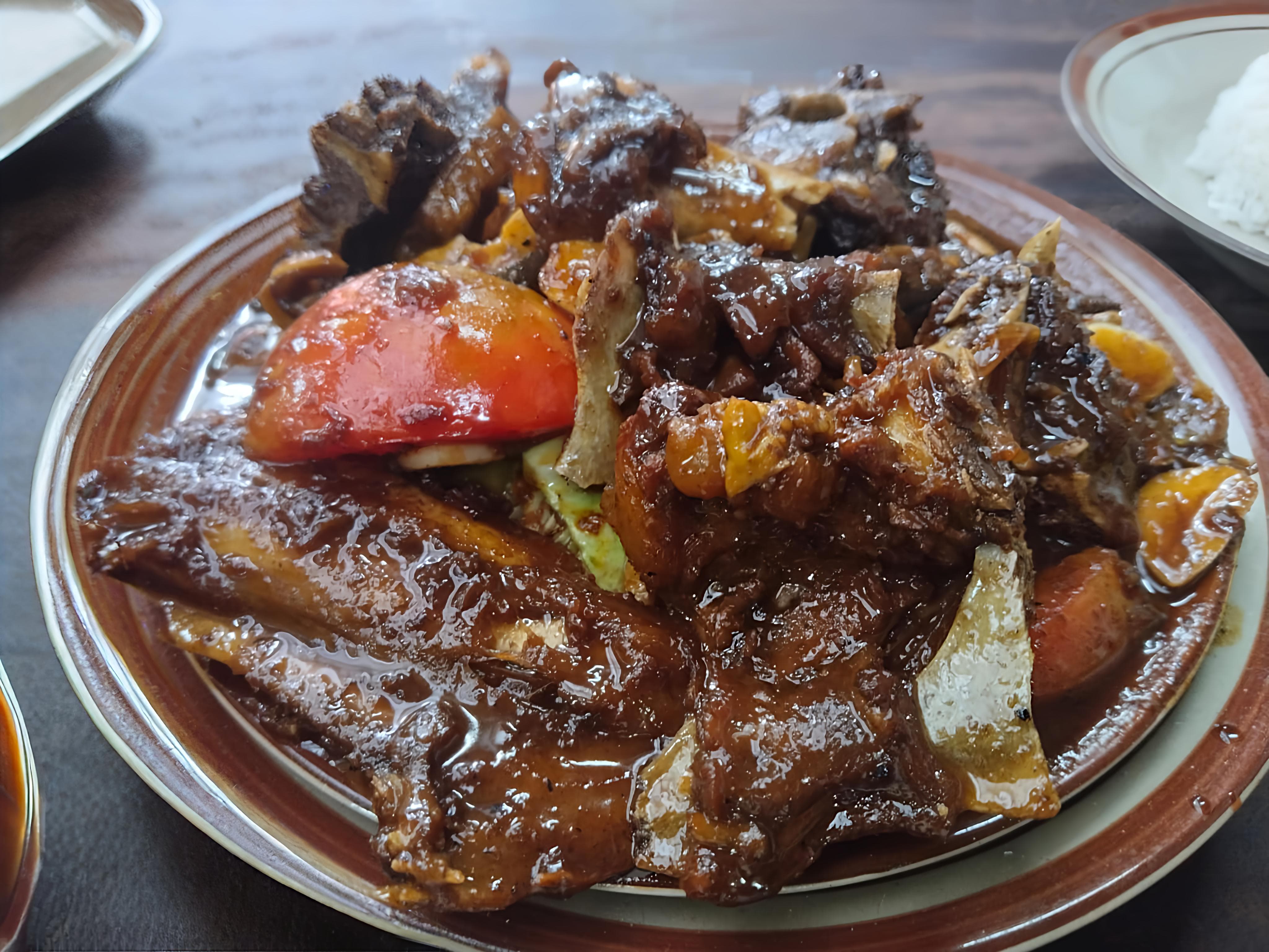 Tengkleng Pak Manto mempunyai rasa autentik.