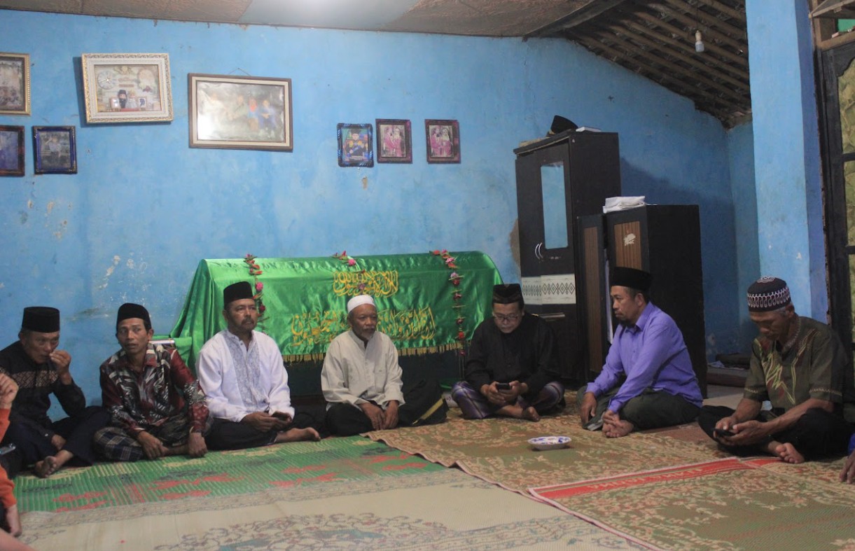 Suasana rumah duka Mbok Yem. Sang pemilik warung di puncak Gunung Lawu meninggal pada Rabu 23 April 2025.