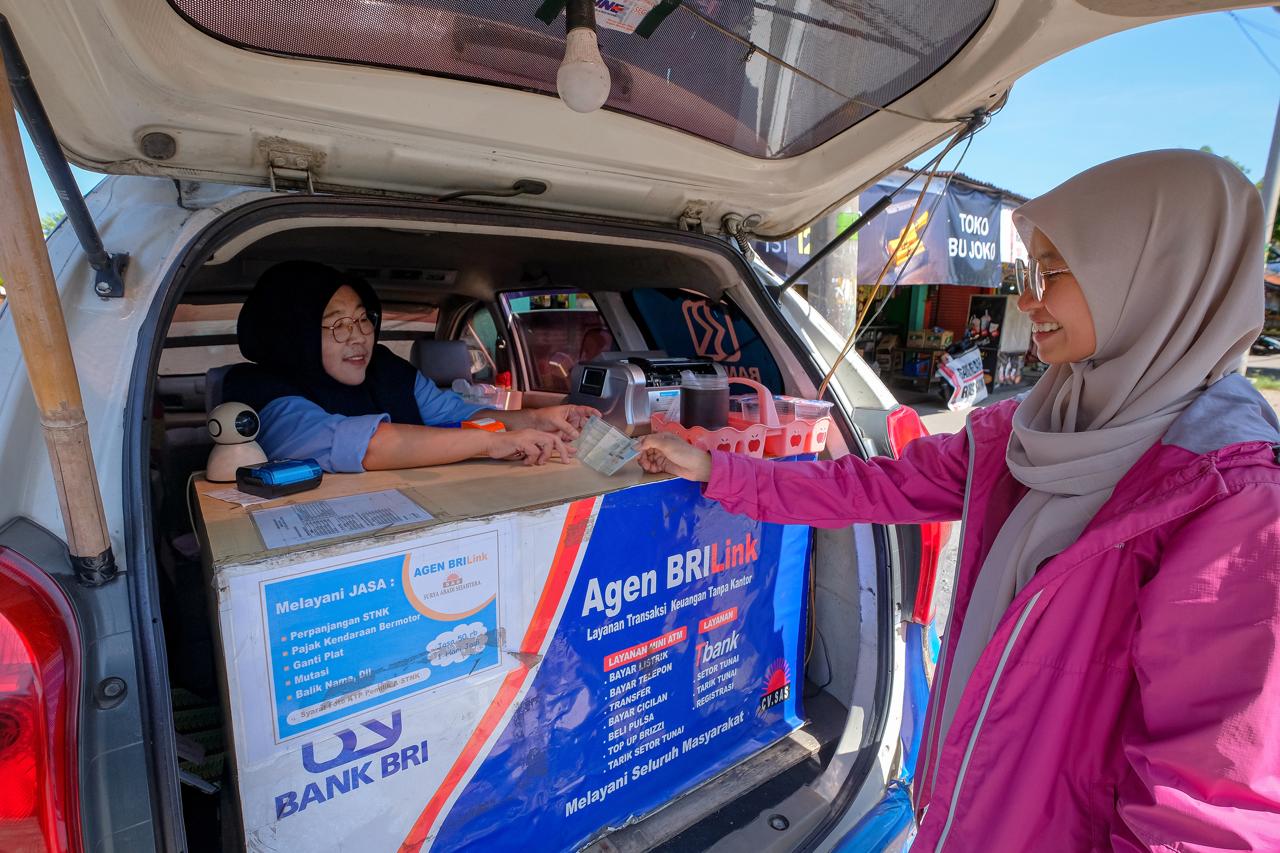 1,2 juta AgenBRILink saat ini sudah menjangkau 88 persen wilayah Indonesia.