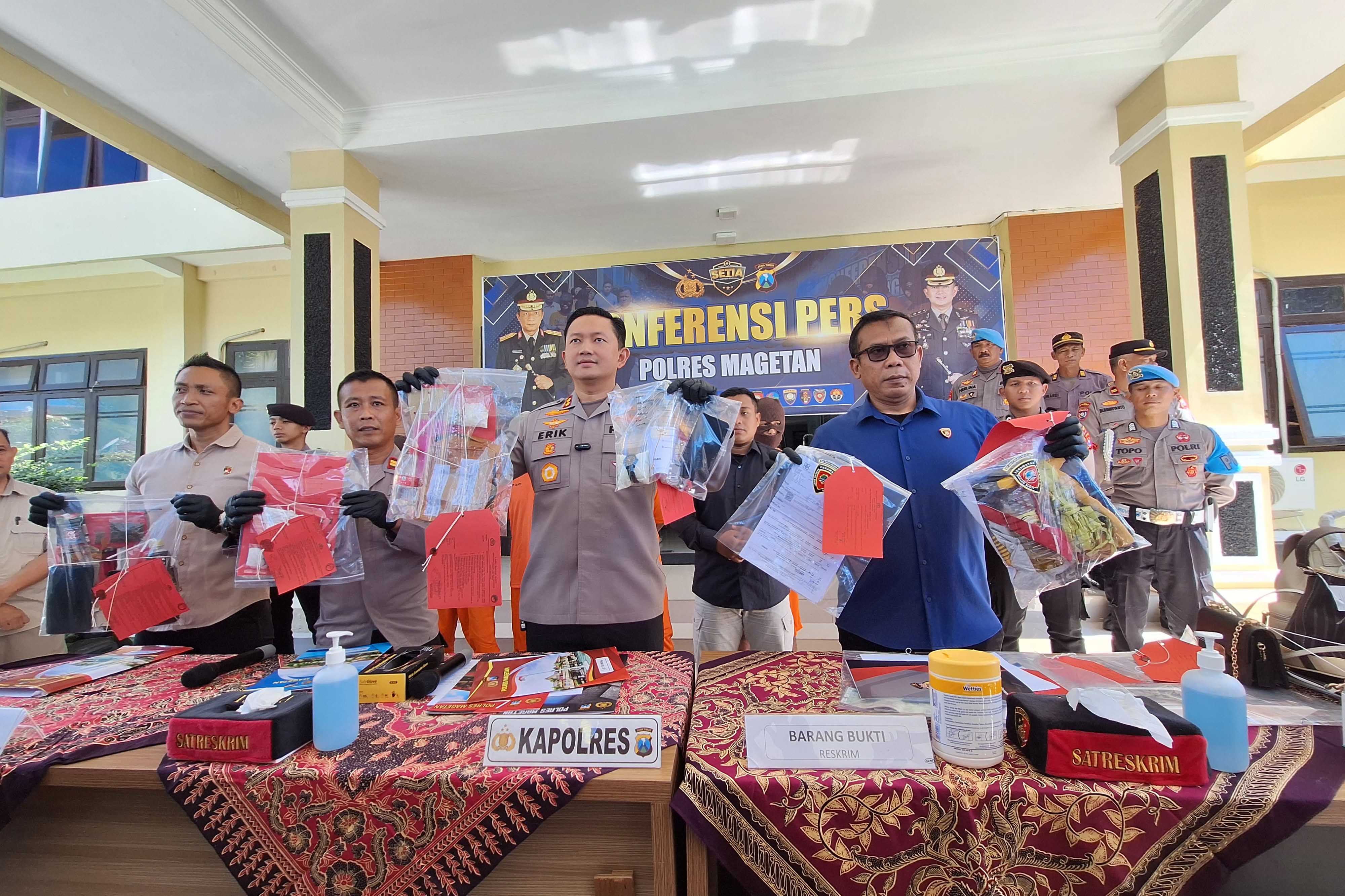 TERUNGKAP: Polres Magetan menggelar press release pengungkapan kasus penipuan berkedok dukun sakti gadungan.
