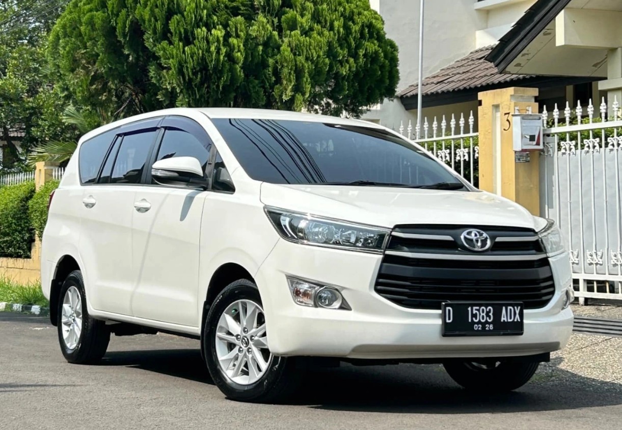 Toyota Kijang Innova Reborn keluaran tahun 2015.