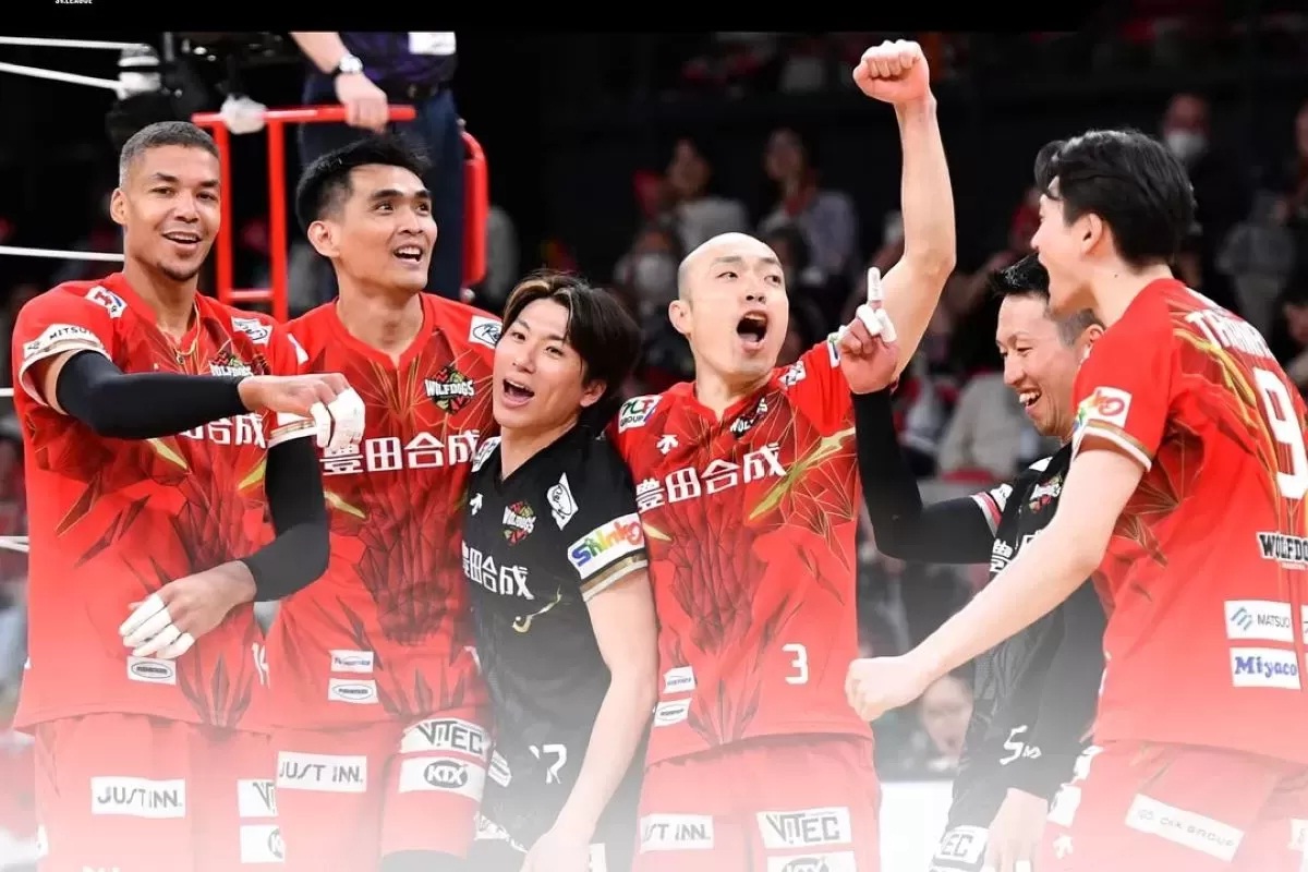MONCER : Atlet Voli Indonesia Rivan Nurmulki tampil apik saat memperkuat Wolfdogs Nagoya melawan Hiroshima Thunders hari Sabtu 19 April 2025. Timnya lolos ke semifinal SV League atau Liga Voli Jepang