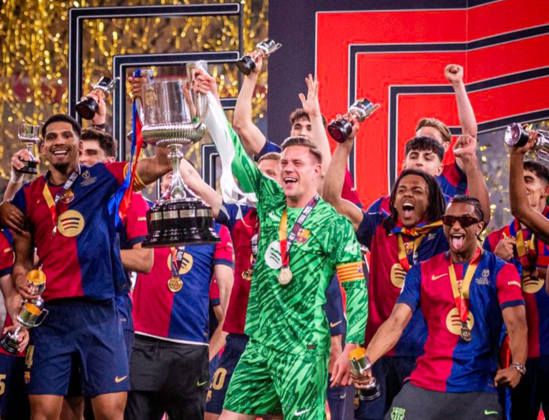 Trofi Copa Del Rey yang berhasil diraih Barcelona.