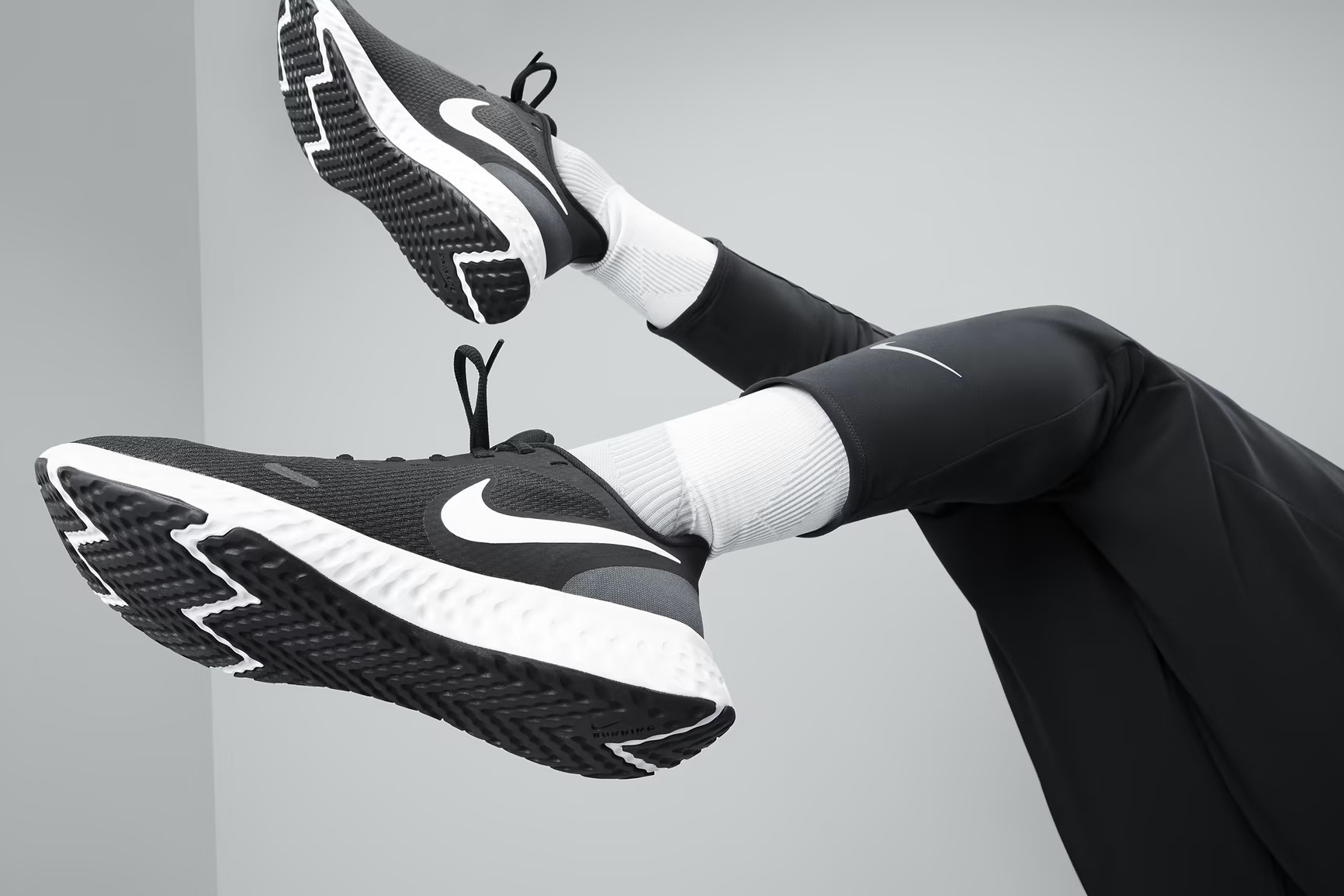 Tampilan Nike Revolution 5 untuk wanita
