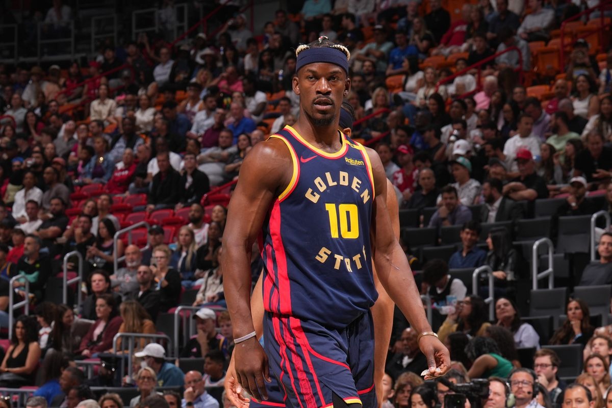 Jimmy Butler kembali dari cedera dan berhasil membawa kemenangan untuk Warriors di Playoff NBA 2025.