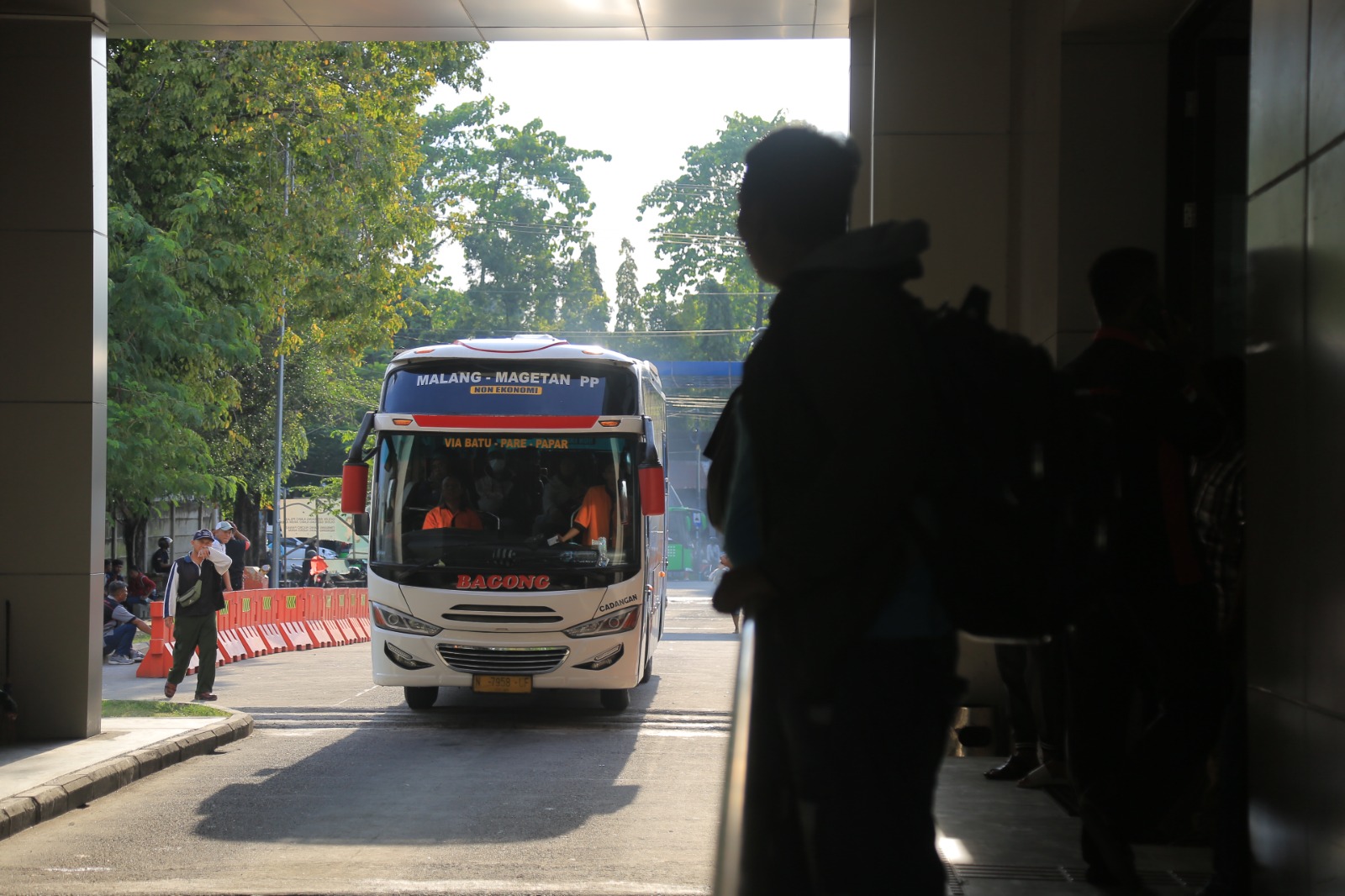 Armada bus dilarang menaikturunkan penumpang di luar Terminal Purbaya Madiun. FOTO: BAGAS BIMANTARA/RADAR MADIUN