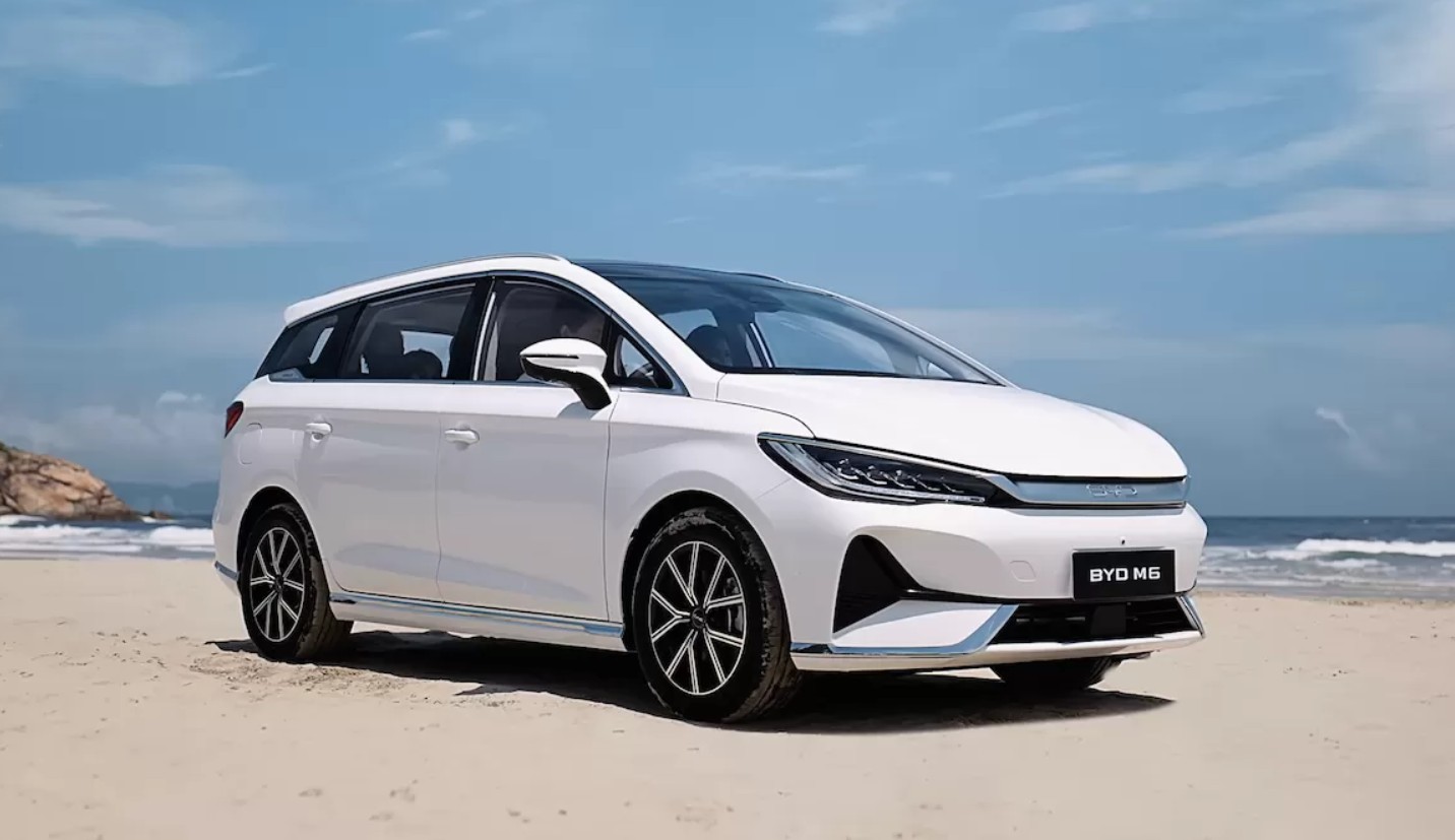 BYD M6