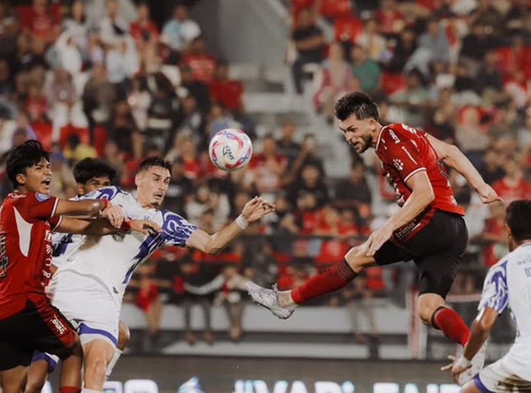Bali United menang telak atas PSIS di Liga 1.