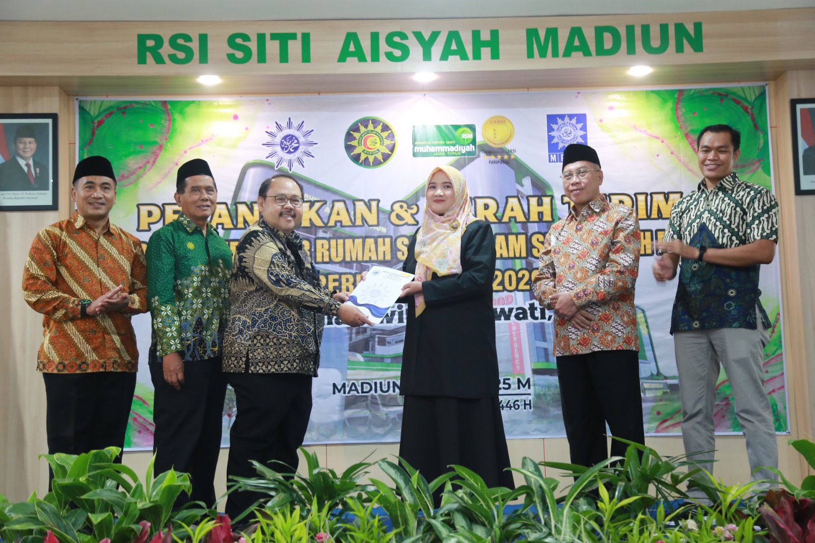 Direktur RSI Siti Aisyah Madiun yang sebelumnya dijabat dr Iwan Hartono berganti kepada dr Donna Dwi Yudhawati. FOTO: BAGAS BIMANTARA/RADAR MADIUN