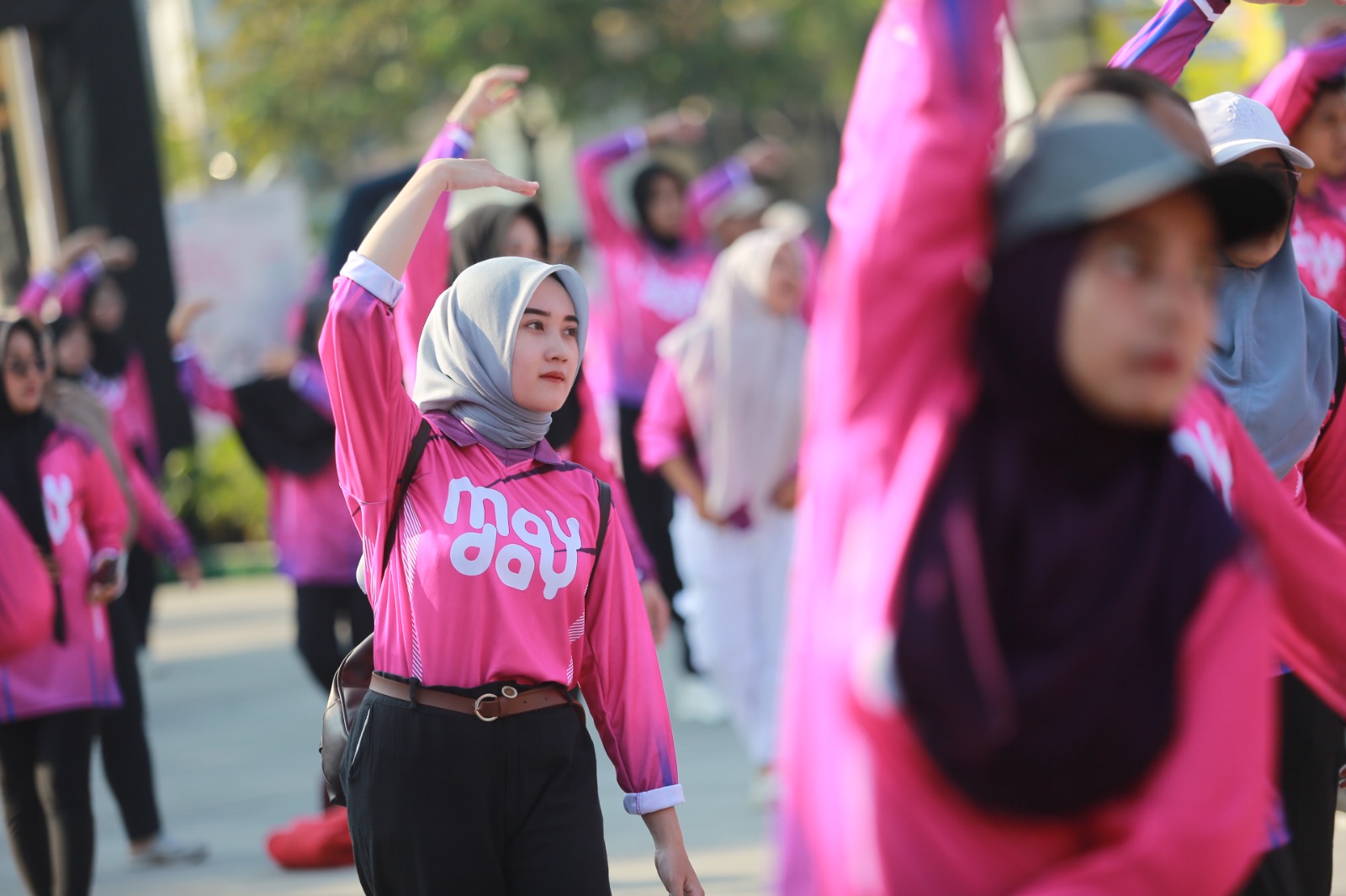 Peringatan Hari Buruh Internasional atau May Day di Kota Madiu dipusatkan di PBC dengan kegiatan senam bersama. FOTO: BAGAS BIMANTARA/RADAR MADIUN