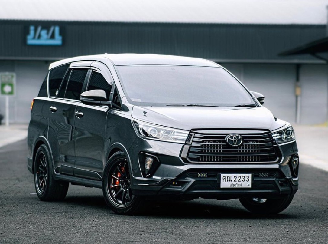 Innova Reborn modifikasi ala Thailand.