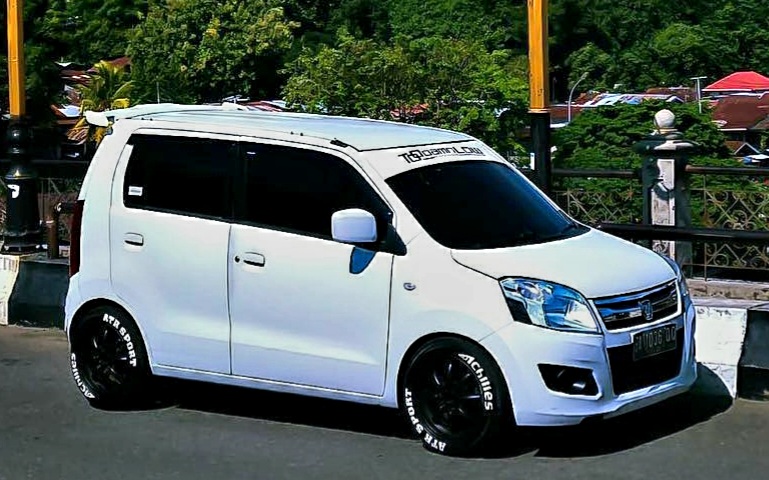 Suzuki Karimun Wagon R dengan tampilan modifikasi.