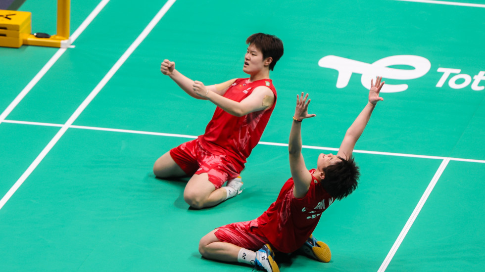 Pemain China merayakan kemenangan usai menjuarai Piala Sudirman 2025 di hadapan publik sendiri di Xiamen, China.