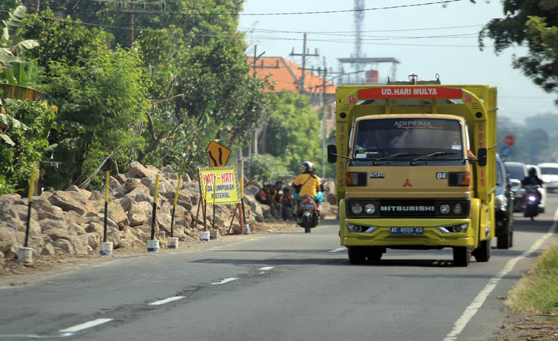 INFRASTRUKTUR: Proyek peningkatan dan pelebaran Twin Road kembali dikerjakan tahun ini dengan panjang sekitar 1,55 kilometer dari Terminal Maospati hingga Desa Sugihwaras, Magetan.