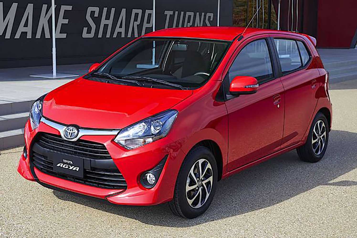Penampakan Toyota Agya yang dengan look stylish dan cocok buat anak kuliahan.