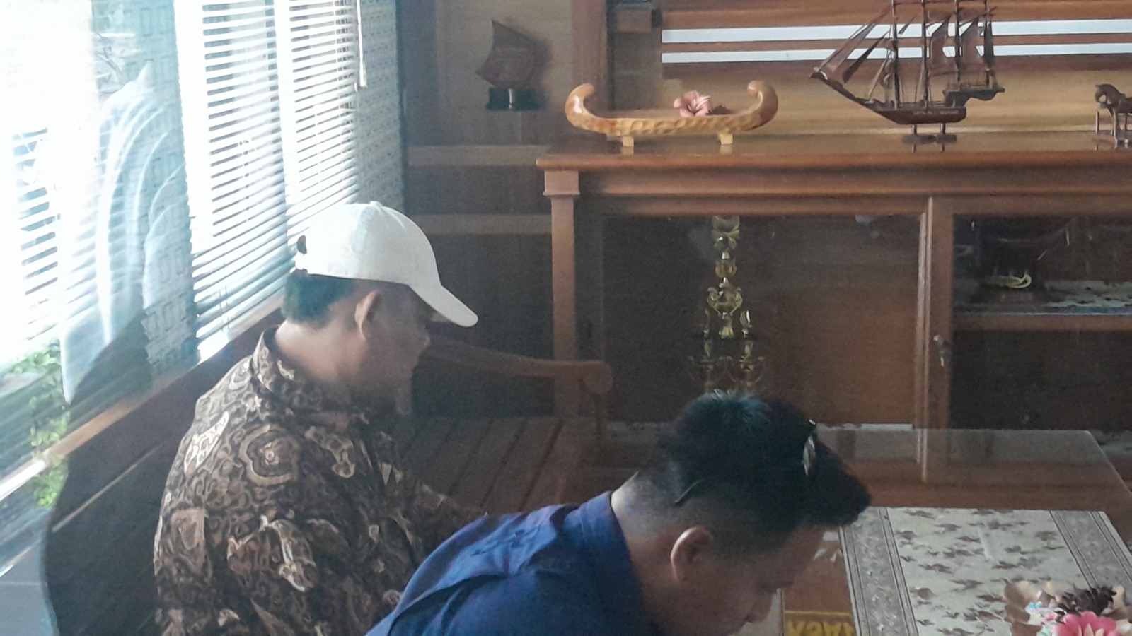 Seorang anggota DPRD Ngawi diperiksa Kejari selama tiga jam terkait kasus dugaan gratifikasi pengadaan lahan PT GFT Indonesia Investment. FOTO: RADAR NGAWI