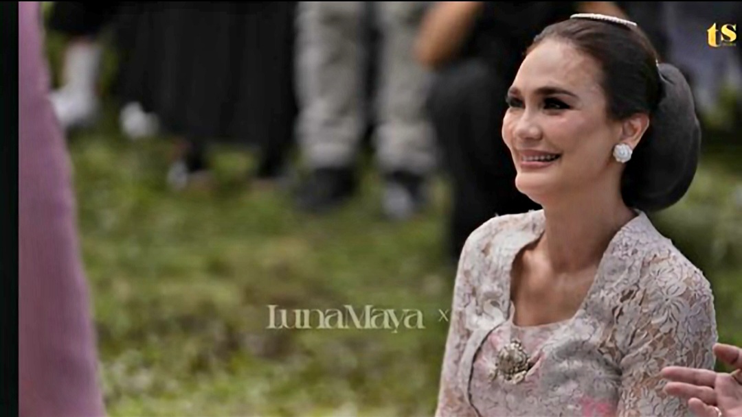 Luna Maya jalani prosesi siraman jelang pernikahan dengan Maxime Bouttier.