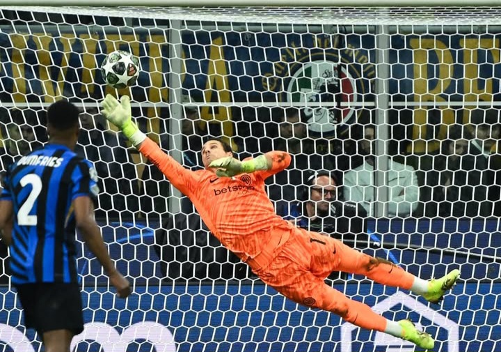 Yann Sommer MOTM laga tadi malam.