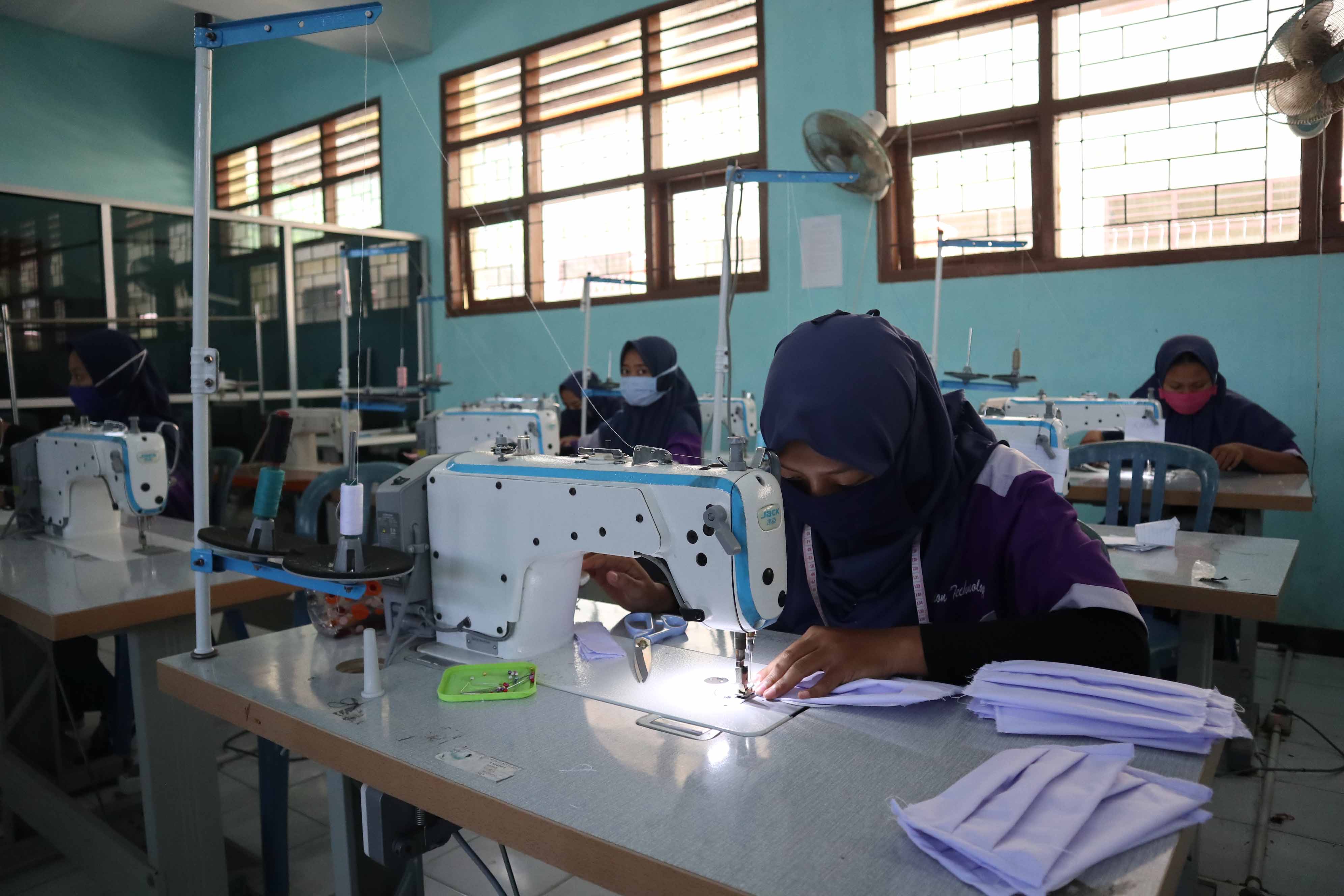 Ilustrasi pekerja perusahaan garmen di wilayah Madiun.